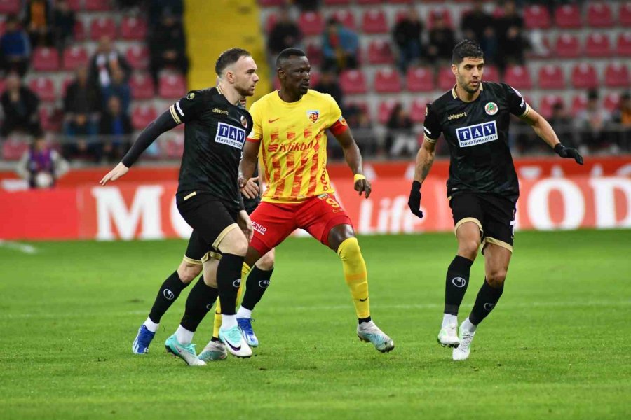 Trendyol Süper Lig: Kayserispor: 0 - Corendon Alanyaspor: 0 (ilk Yarı)