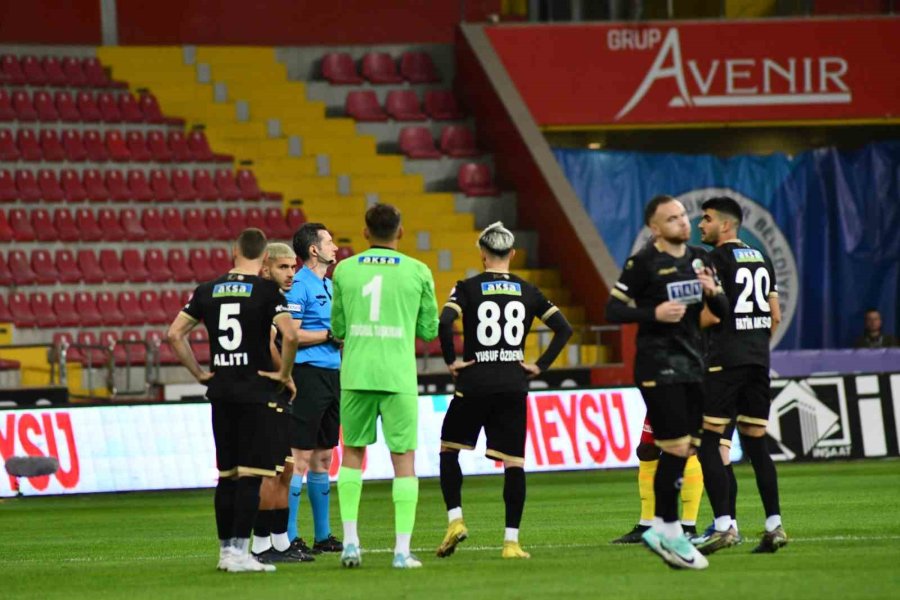 Trendyol Süper Lig: Kayserispor: 0 - Corendon Alanyaspor: 0 (ilk Yarı)