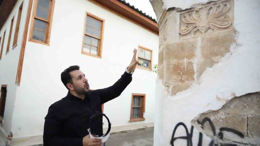 Dökülen Sıvanın Altından 700 Yıllık Tarih Çıktı