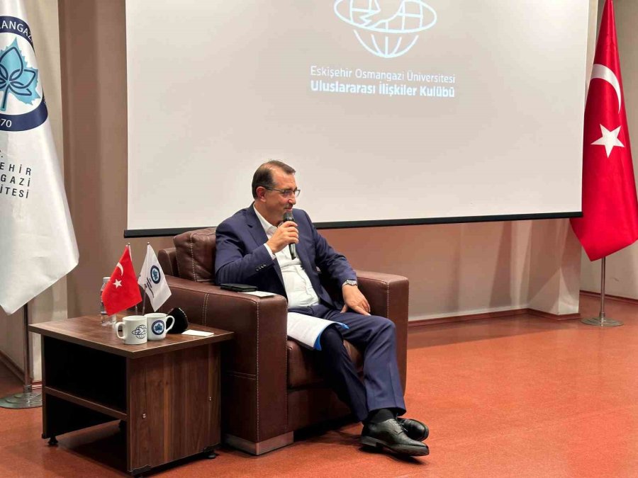 Fatih Dönmez Öğrencilerle Bir Araya Gelerek Sorularını Yanıtladı