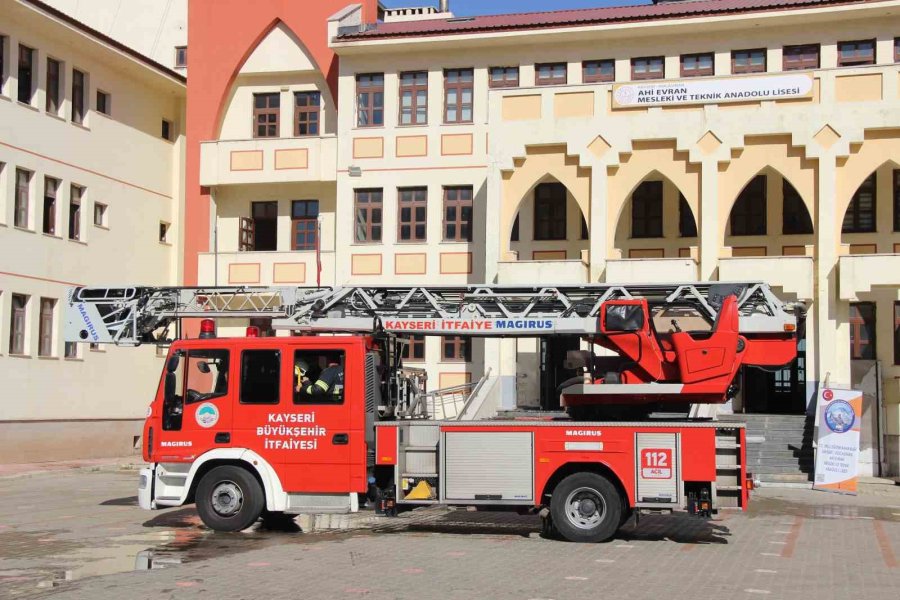 Büyükşehir İtfaiyesi’nden 100. Yıl Tatbikatı