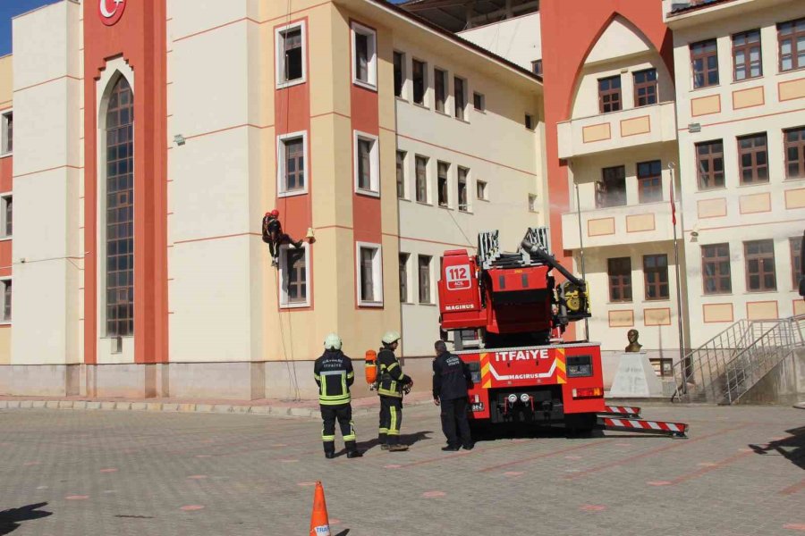 Büyükşehir İtfaiyesi’nden 100. Yıl Tatbikatı