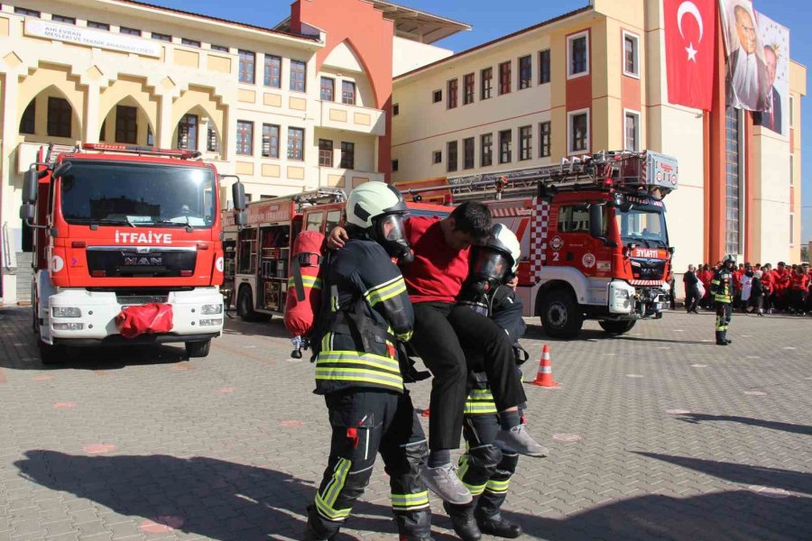 Büyükşehir İtfaiyesi’nden 100. Yıl Tatbikatı