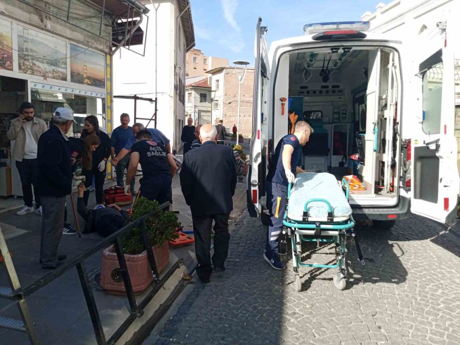 Yoğun Trafik Müdahaleye Giden Ambulansı Geciktirdi