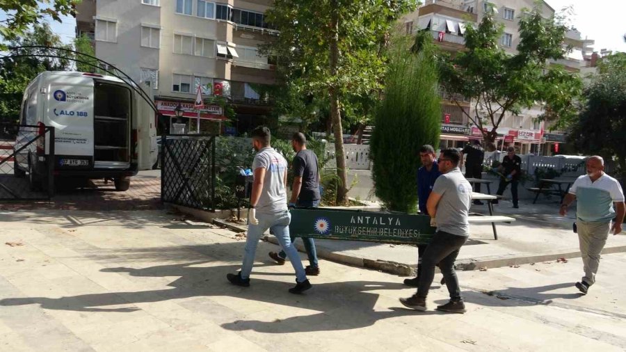 Dinlenmek İçin Oturduğu Cami Bahçesindeki Bankta Son Nefesini Verdi