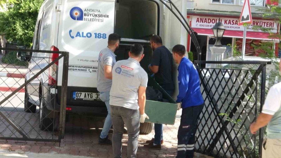 Dinlenmek İçin Oturduğu Cami Bahçesindeki Bankta Son Nefesini Verdi