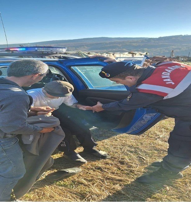 Kaybolan Alzheimer Hastası Şahıs Jandarma Ekiplerince Bulundu