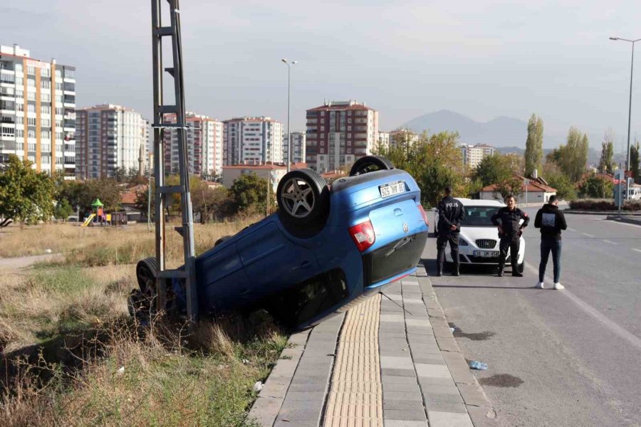 Otomobil Takla Attı, Anne Ve 2 Çocuğu Yaralandı