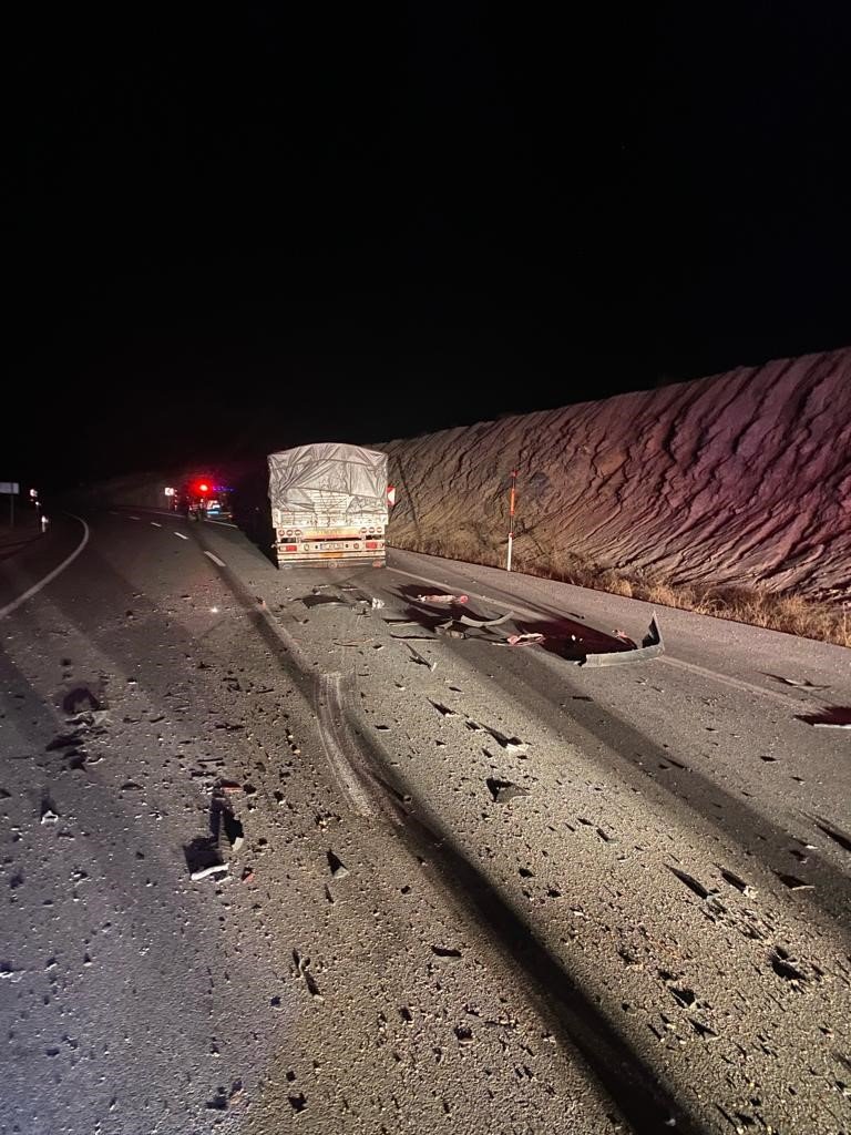 Konya’da Tıra Çarpan Otomobil Alev Aldı: 2 Ölü