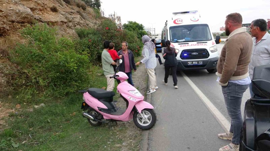 Aracın Aynasına Çarpan Motosiklet 20 Metre Sürüklendi: 1 Yaralı