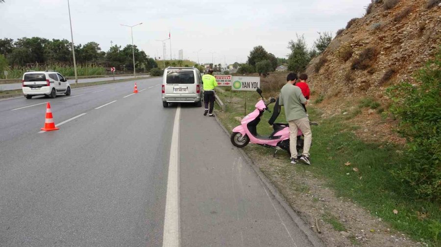 Aracın Aynasına Çarpan Motosiklet 20 Metre Sürüklendi: 1 Yaralı