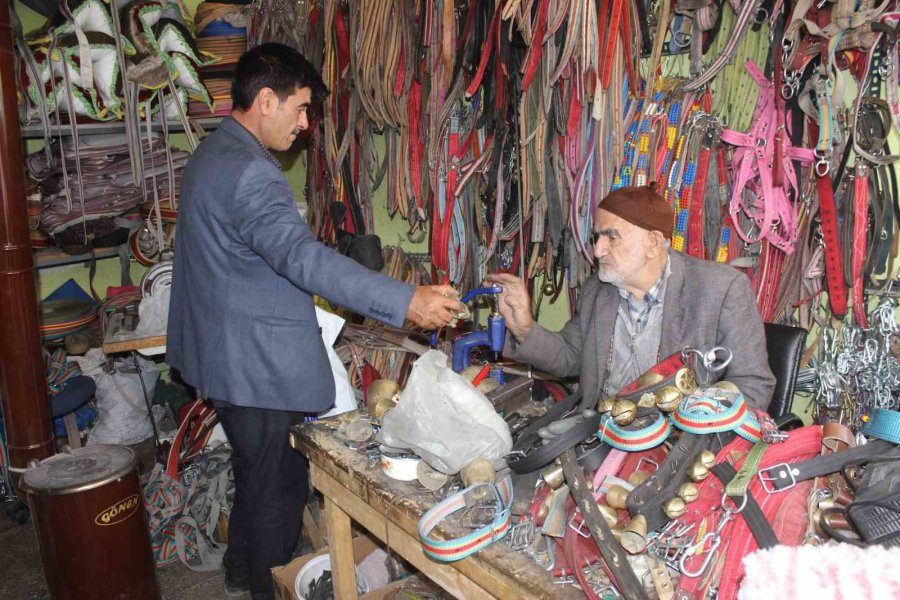 82 Yaşındaki Saraç Mesleğini İlk Günkü Aşkla Sürdürüyor