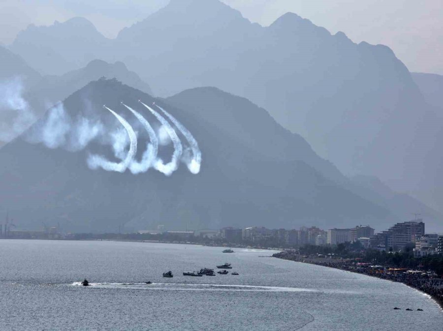 Türk Yıldızları Antalya’da Nefes Kesti