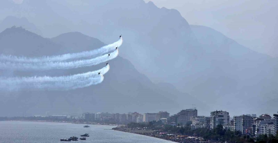 Türk Yıldızları Antalya’da Nefes Kesti