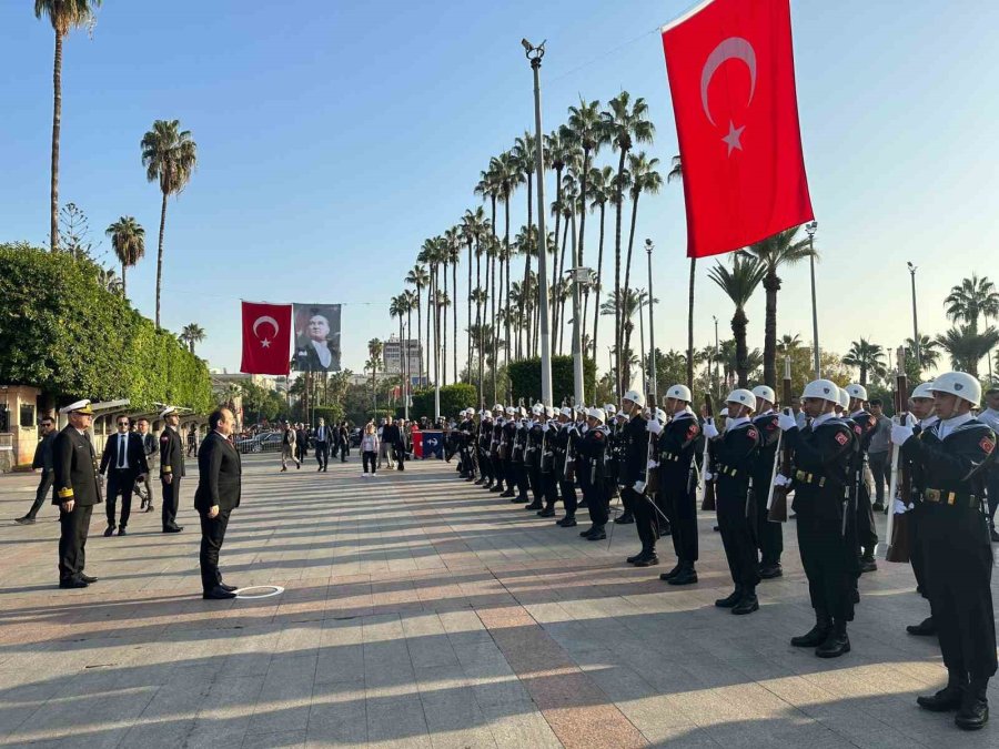 Mersin’de Hayat Türkiye Cumhuriyeti’nin Kurucusu Gazi Mustafa Kemal Atatürk İçin 1 Dakika Durdu