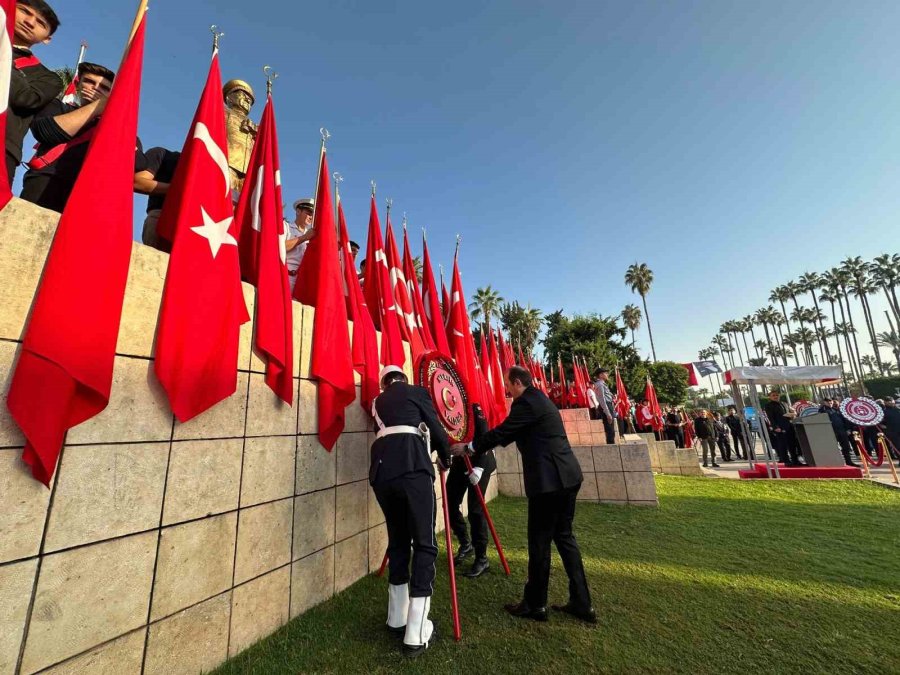 Mersin’de Hayat Türkiye Cumhuriyeti’nin Kurucusu Gazi Mustafa Kemal Atatürk İçin 1 Dakika Durdu