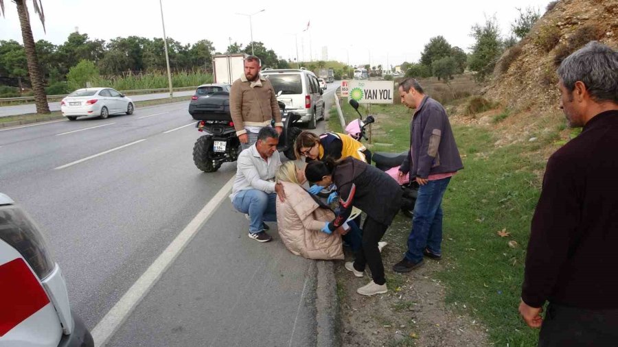 Aracın Aynasına Çarpan Motosiklet 20 Metre Sürüklendi: 1 Yaralı