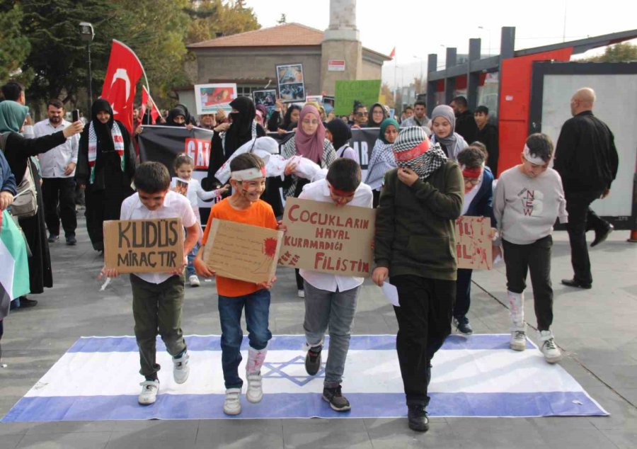 Gazzeli Çocuklar Ve Anneler İçin ’sessiz Yürüyüş’ Düzenlendi