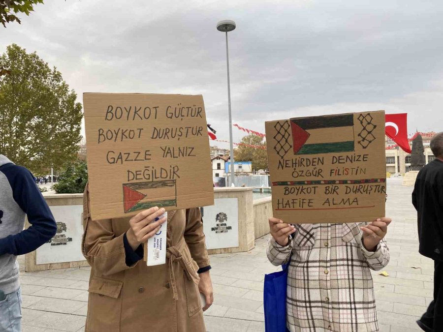 Konya’da Gazze İçin İnsan Zinciri Oluşturuldu