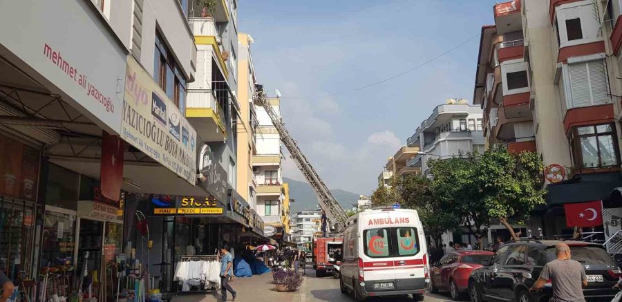 Ocakta Unutulan Yemek Yangına Neden Oldu