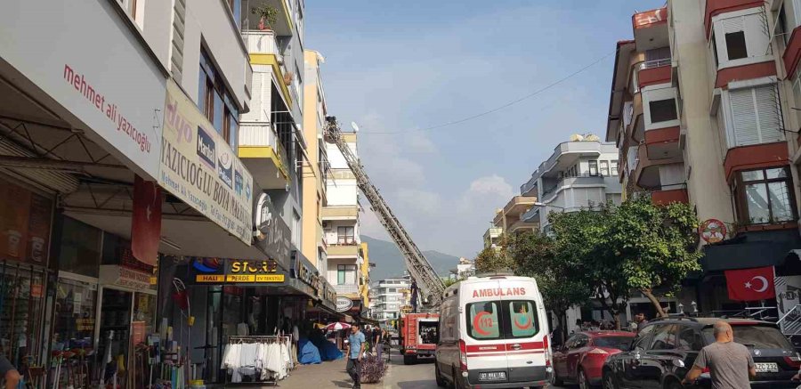 Ocakta Unutulan Yemek Yangına Neden Oldu