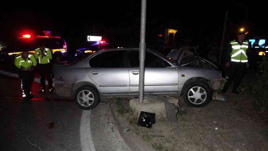 Manavgat’ta Işıkta Duran Otomobile Arkadan Çarptı, Hem Ceza Yedi Hem Ehliyetini Kaptırdı