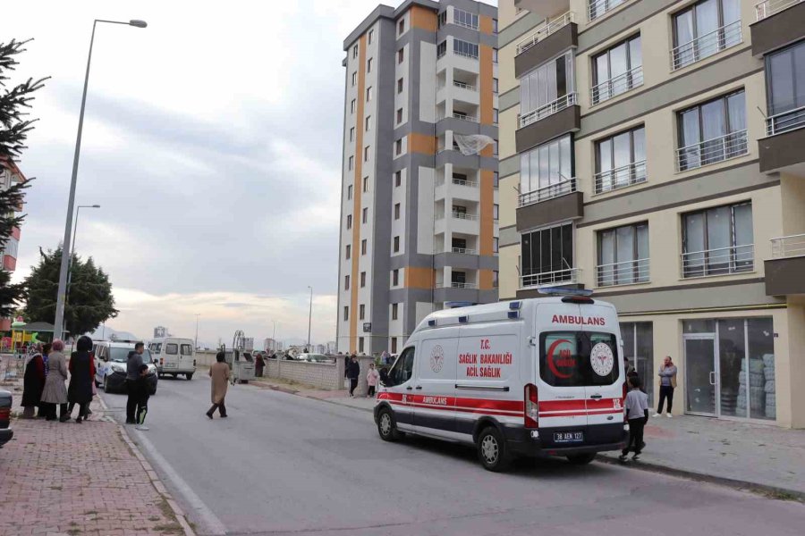 Kendini Eve Kilitleyip Ateşe Vermeye Çalıştı, Özel Harekat Etkisiz Hale Getirdi