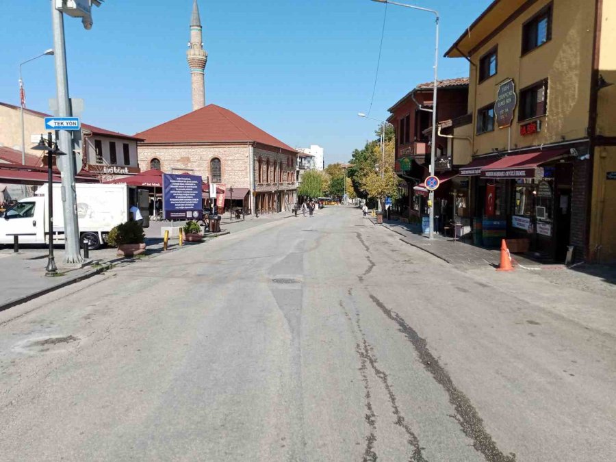 Odunpazarı Esnafı Trafiğe Kapatılan Caddeyle İlgili Çağrısını Yineledi