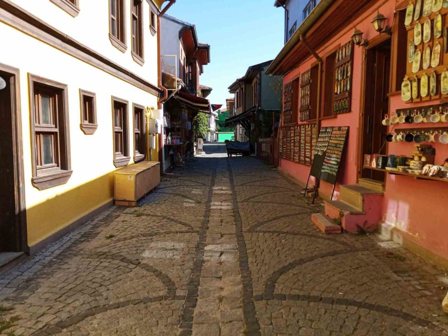 Odunpazarı Esnafı Trafiğe Kapatılan Caddeyle İlgili Çağrısını Yineledi