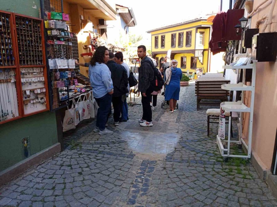 Odunpazarı Esnafı Trafiğe Kapatılan Caddeyle İlgili Çağrısını Yineledi