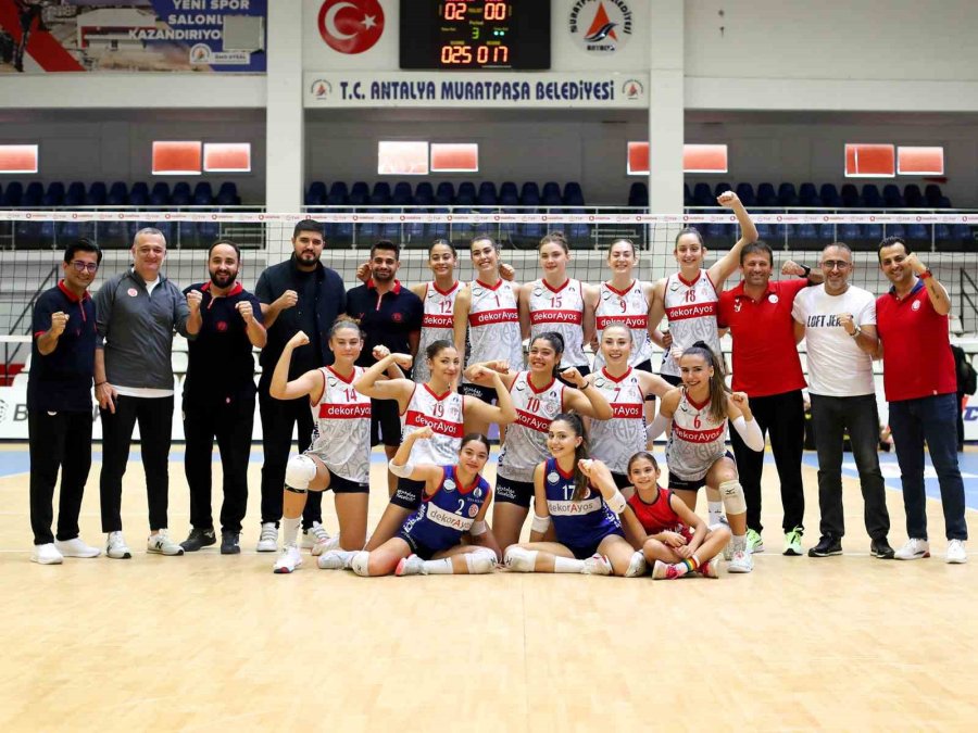 Antalyaspor Voleybol Takımı Set Vermedi