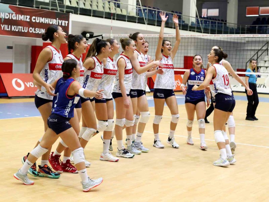 Antalyaspor Voleybol Takımı Set Vermedi