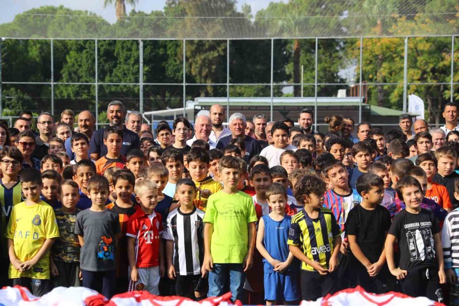 Antalya Büyükşehir Futbol Akademisi Başladı