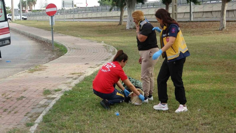 Manavgat’ta Ters Yönden Giden Otomobil İle Ticari Taksi Çarpıştı: 2 Yaralı