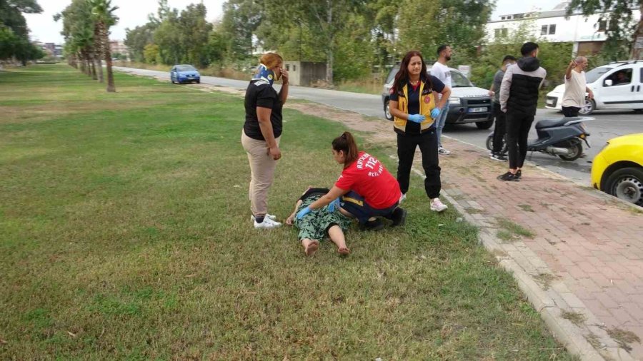 Manavgat’ta Ters Yönden Giden Otomobil İle Ticari Taksi Çarpıştı: 2 Yaralı