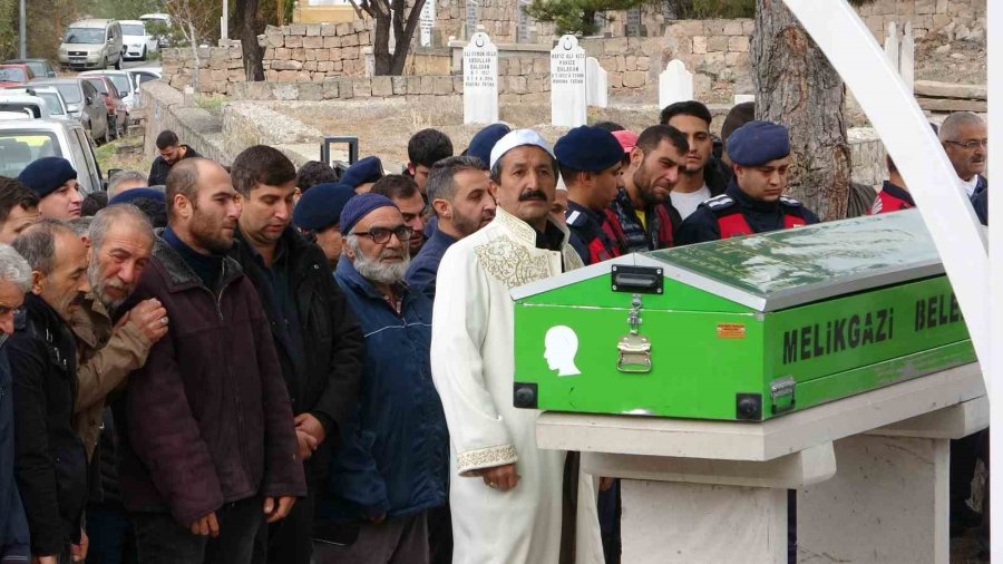 Kayseri’deki Kadın Cinayetinde Yeni Gelişme: Eşi Ve 2 Oğlu Gözaltına Alındı