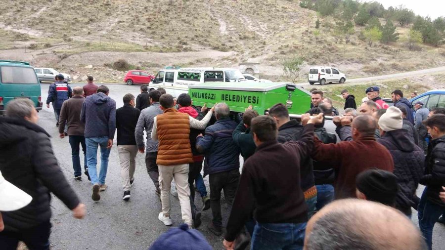 Kayseri’deki Kadın Cinayetinde Yeni Gelişme: Eşi Ve 2 Oğlu Gözaltına Alındı