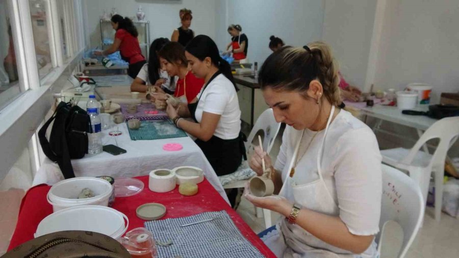 Kadınların Ürettiği Ürünler, Satış Merkeziyle Ekonomik Gelire Dönüşüyor