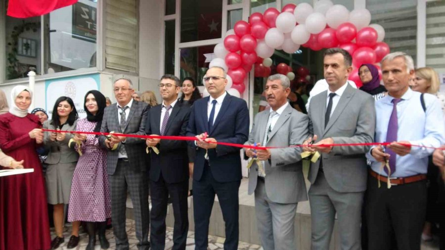 Kadınların Ürettiği Ürünler, Satış Merkeziyle Ekonomik Gelire Dönüşüyor