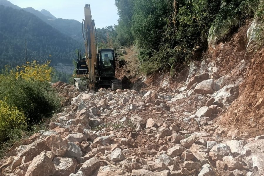 Toroslarda Yollar Yenileniyor