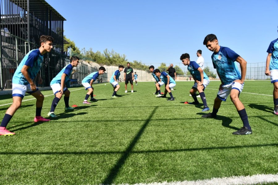 Yenişehir Belediyesi U16 Futbol Takımı Namağlup Lider