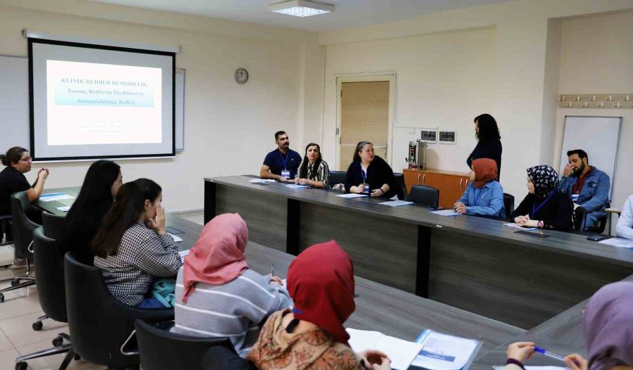 Neü’de Hemşirelere “rehber Hemşire Eğitimi” Kursu Verildi