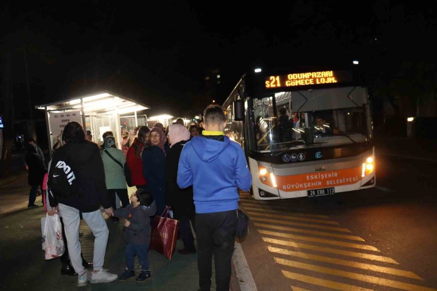 Vatandaşların Geç Gelen Belediye Otobüsü İsyanı