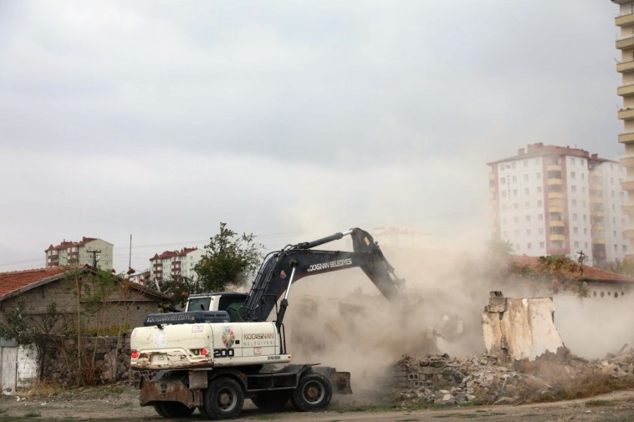 Başkan Çolakbayrakdar: “gecekondu Evleri Yıkarak, Şehrimize Modern Ulaşım Yolu Kazandırıyoruz”