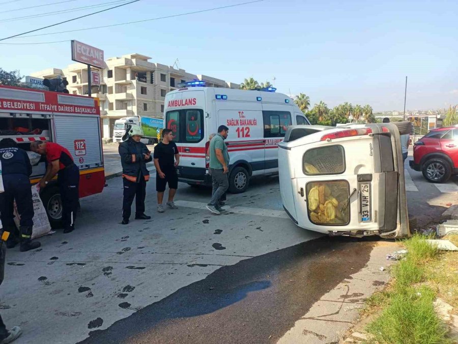 Cip İle Çarpışan Hafif Ticari Araç Devrildi: 1 Yaralı