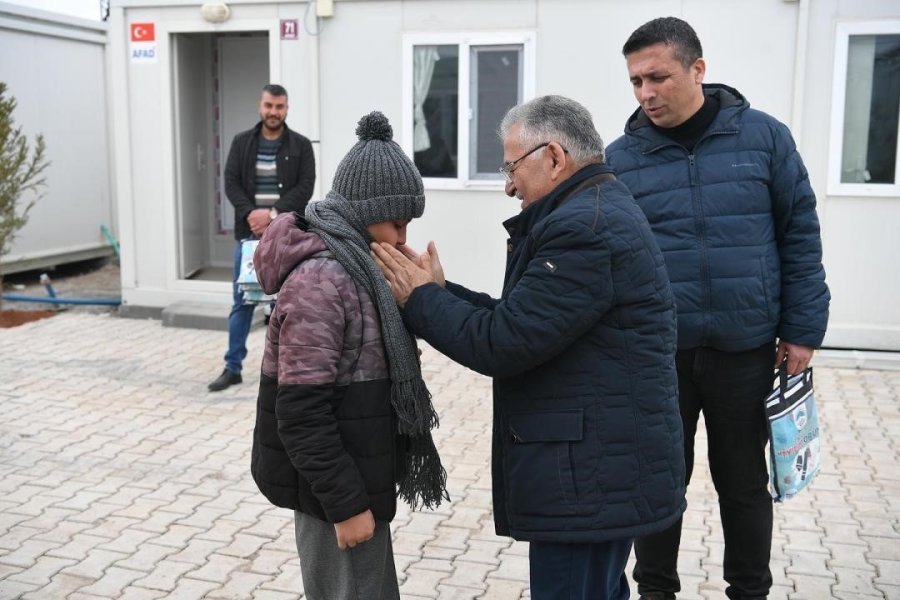 Büyükşehir’in ‘çocuklarımıza İyilik Örün’ Projesi, Yürekleri Isıtmaya Devam Ediyor