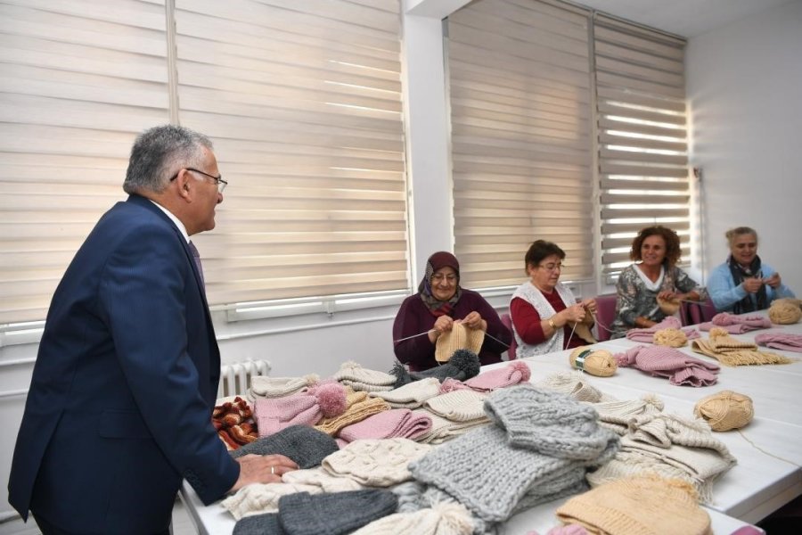 Büyükşehir’in ‘çocuklarımıza İyilik Örün’ Projesi, Yürekleri Isıtmaya Devam Ediyor