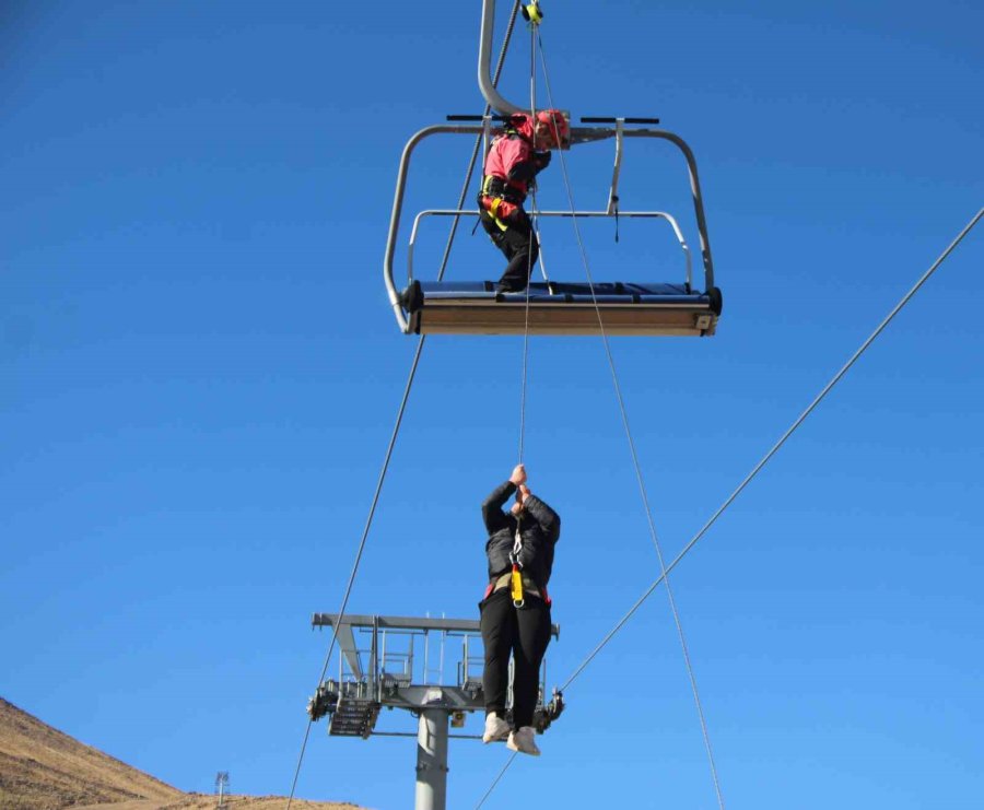 Erciyes’te Gerçeğini Aratmayan Kurtarma Tatbikatı