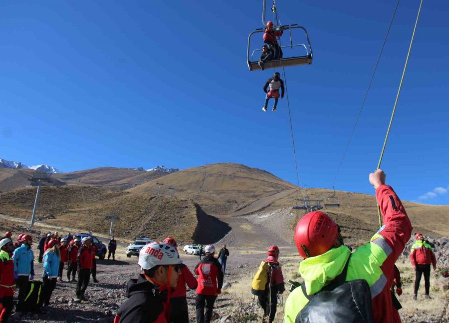 Erciyes’te Gerçeğini Aratmayan Kurtarma Tatbikatı