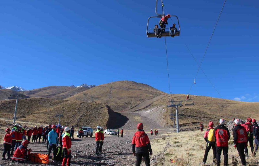 Erciyes’te Gerçeğini Aratmayan Kurtarma Tatbikatı